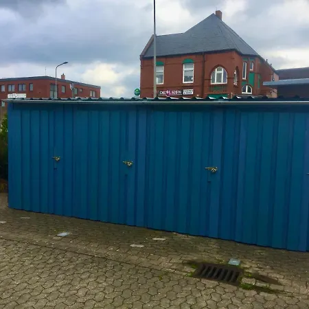 Faehrstrasse 2 דירה